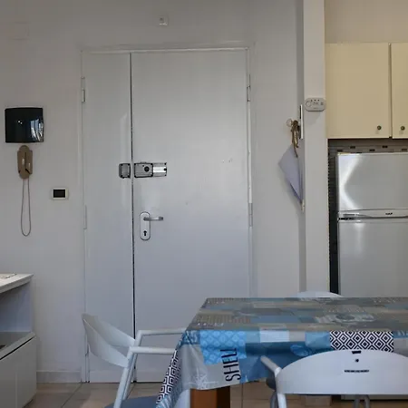 P051 Porto Recanati, Comodo Bilocale Vista Mare